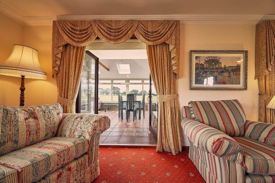House | 5 bedrooms, high-speed internet