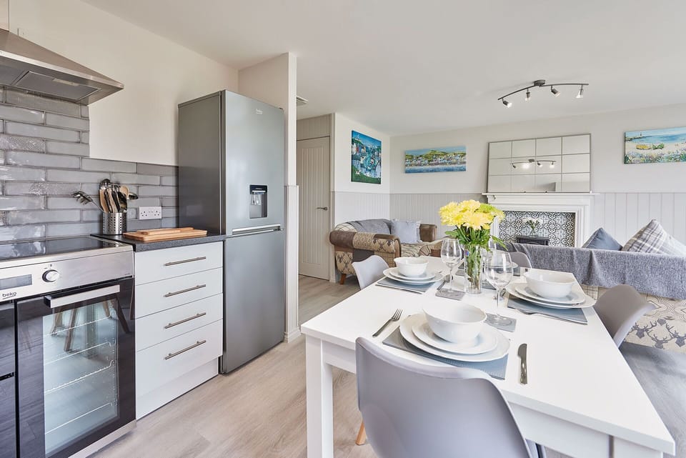 House | 3 bedrooms, desk