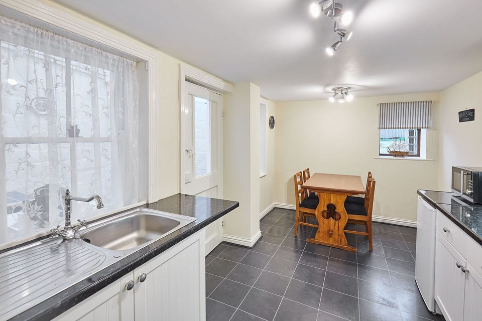 House | 2 bedrooms, desk, high-speed internet