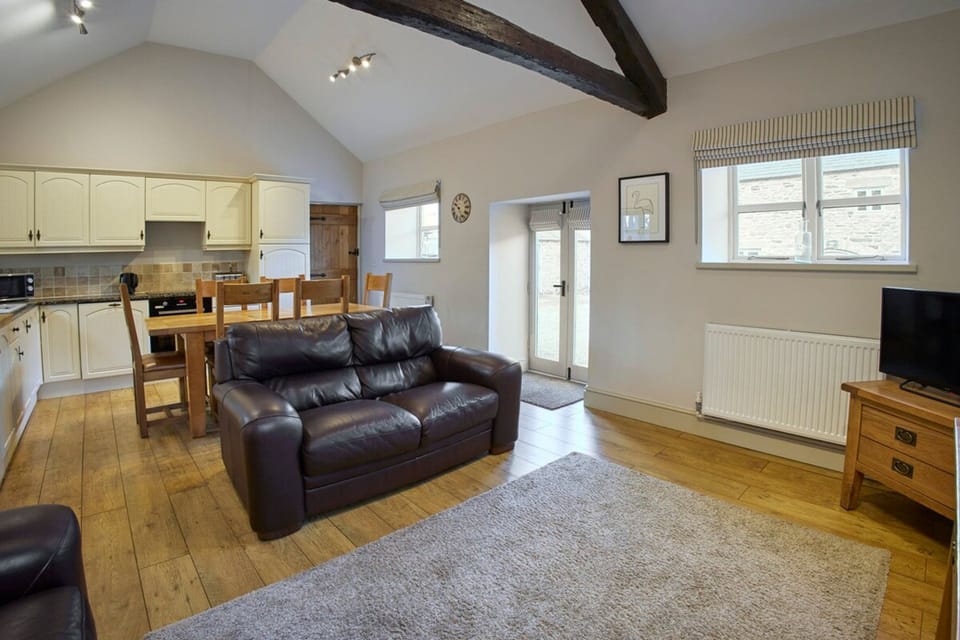 House | 3 bedrooms, desk