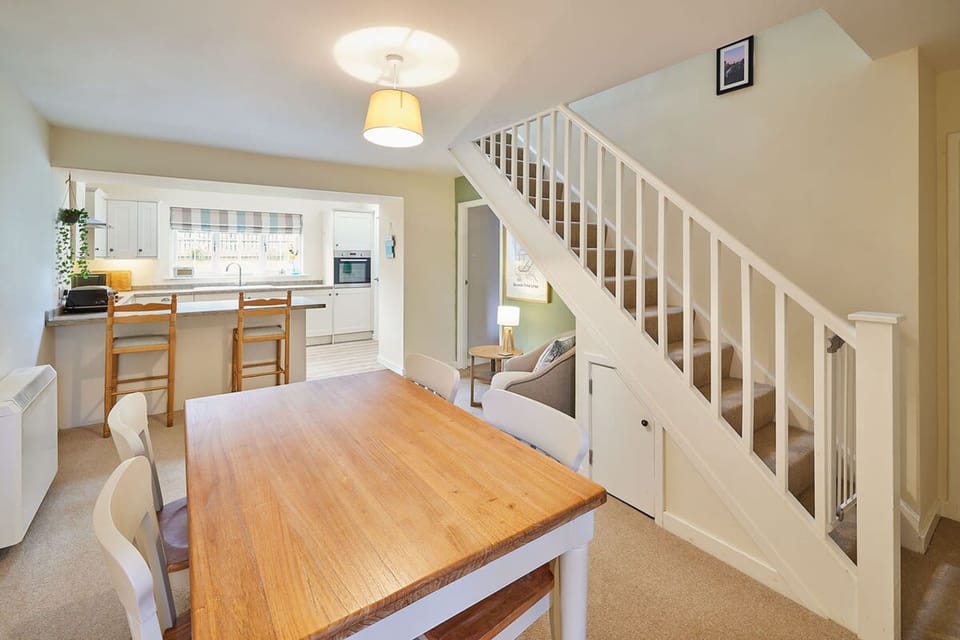 House | 2 bedrooms, desk