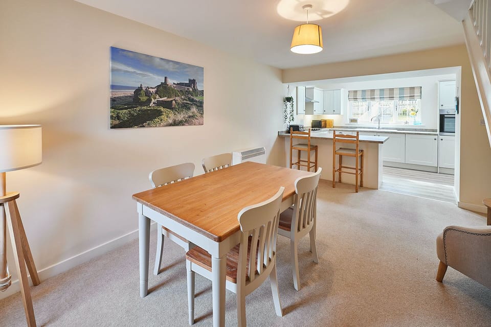 House | 2 bedrooms, desk