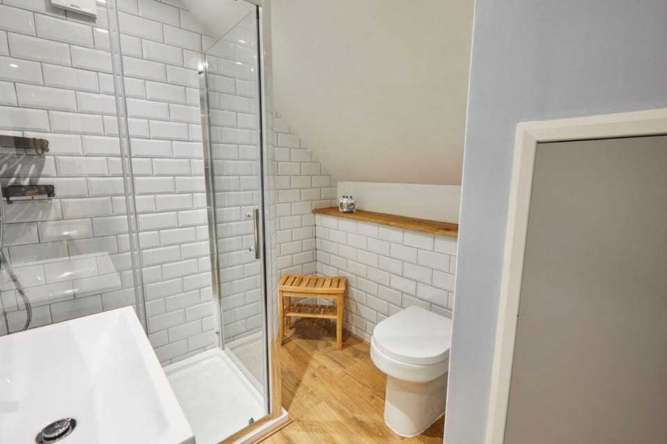 Host Stay Breckon Cottage House in England