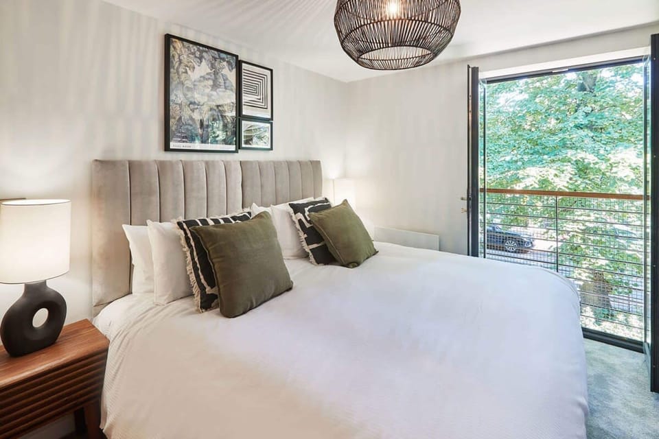 House | 2 bedrooms, desk