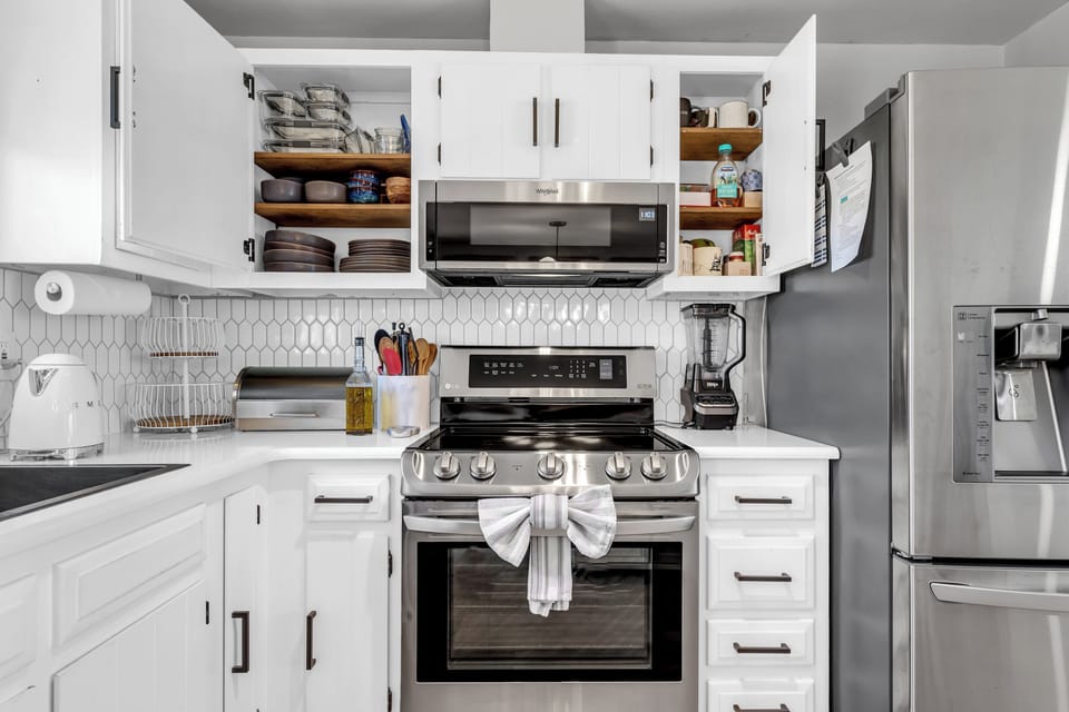 Plates, bowls, cups/mugs and cutlery provided. 