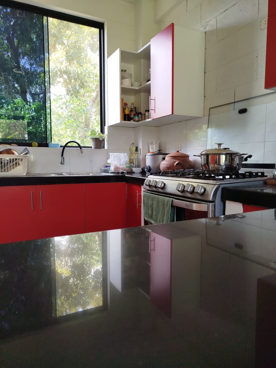 Classic Room, Garden View | Shared kitchen | Full-size fridge, microwave, cookware/dishes/utensils