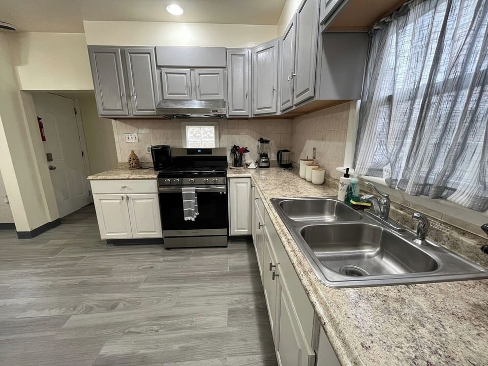 Full Kitchen