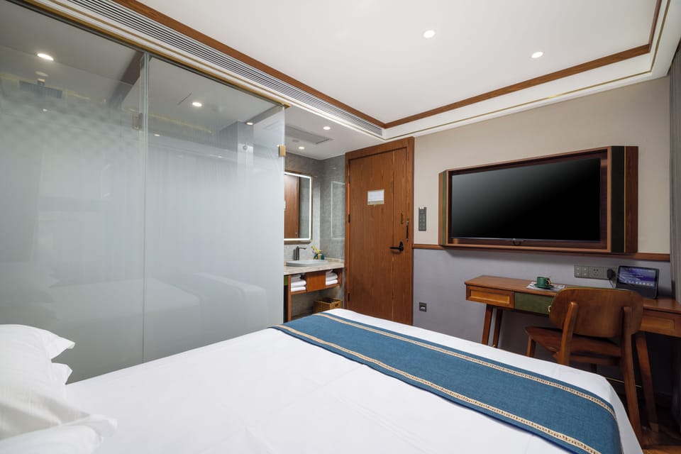 Basic Room | Memory foam beds, desk, laptop workspace, soundproofing