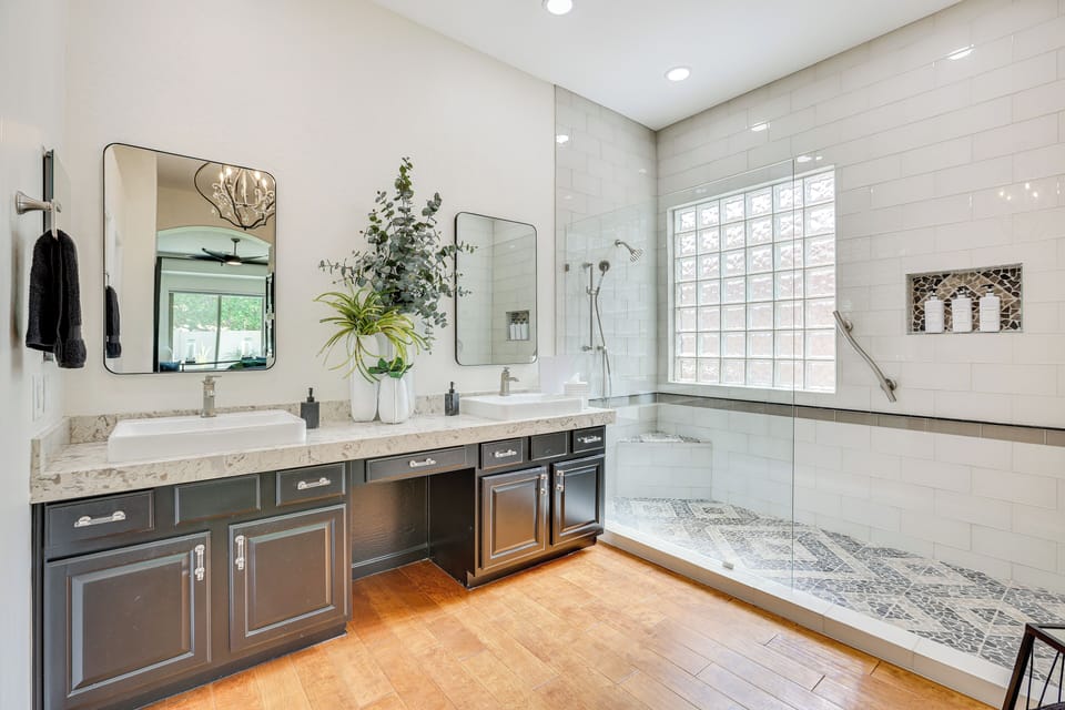 En-Suite Bathroom | Towels Provided