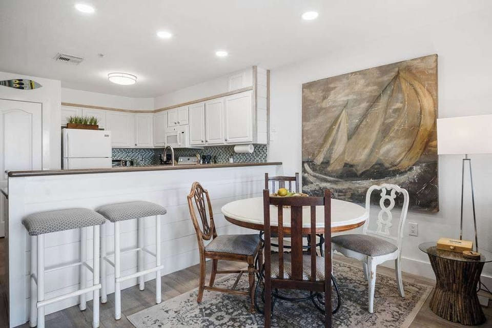 Enjoy meals together with dining for 4, perfectly connected to the fully equipped kitchen—ideal for a seamless dining experience.
