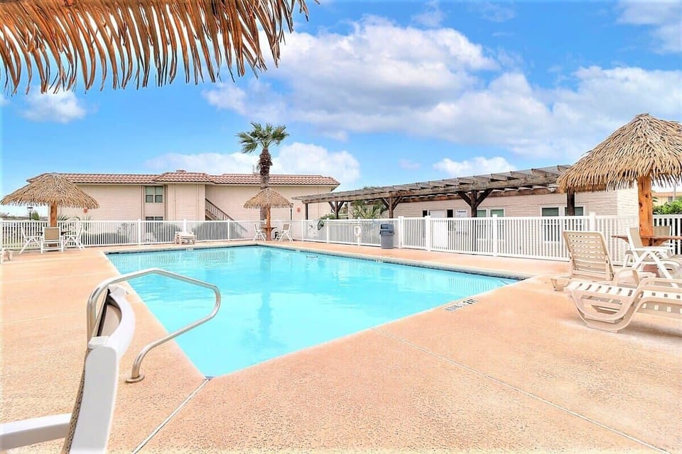 Huge pool!
