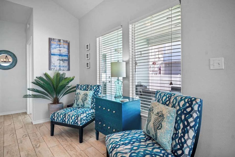 Cozy corner goals. Snuggle into this plush window seat and let the views do the rest