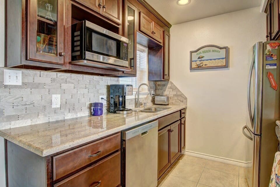 Fully stocked kitchen!