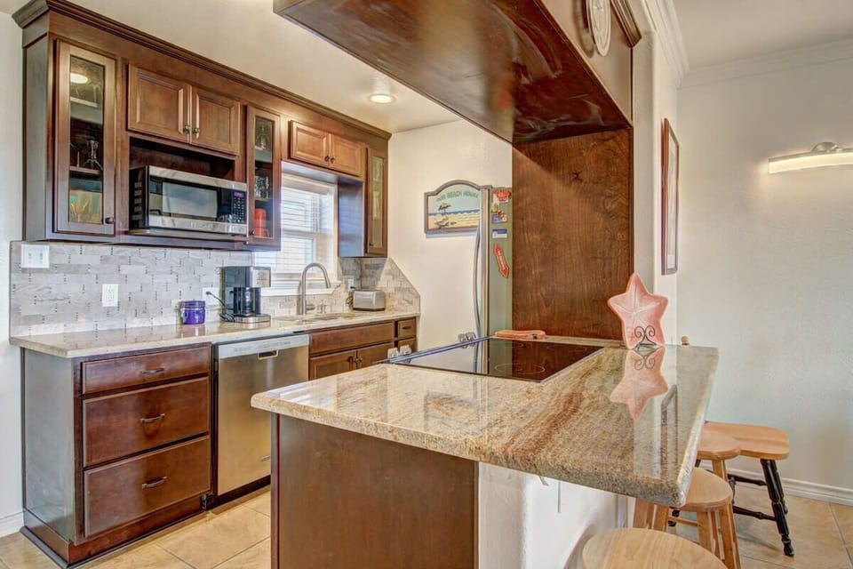 Fully stocked kitchen!