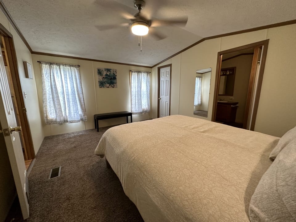 1st Choice Lodging - Burr Oak Bungalow