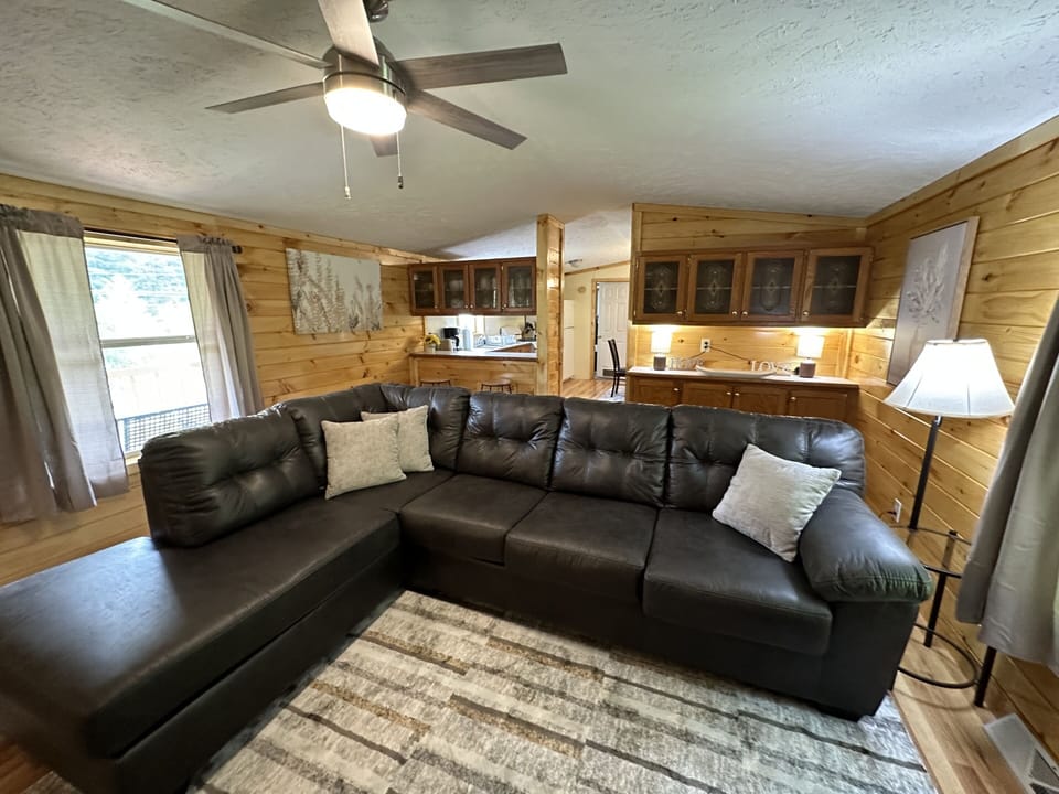 1st Choice Lodging - Burr Oak Bungalow