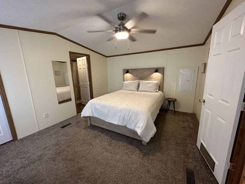 1st Choice Lodging - Burr Oak Bungalow