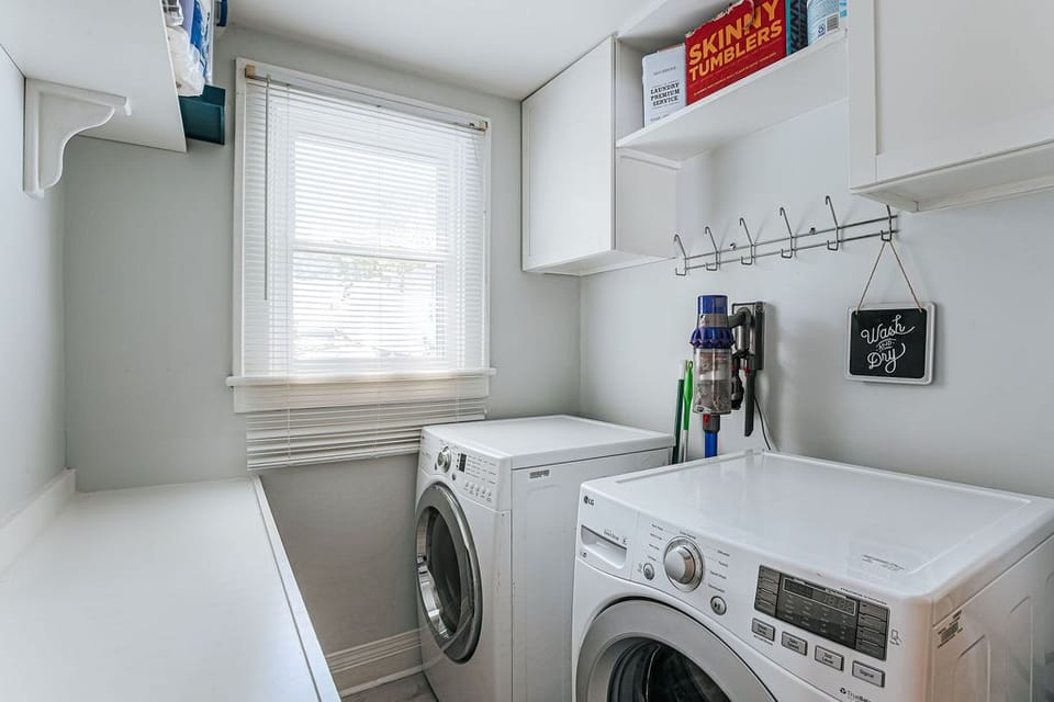 In-unit washer and dryer available