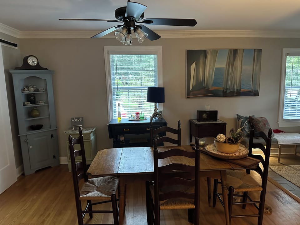 Seating for 4. Nice space to work at table