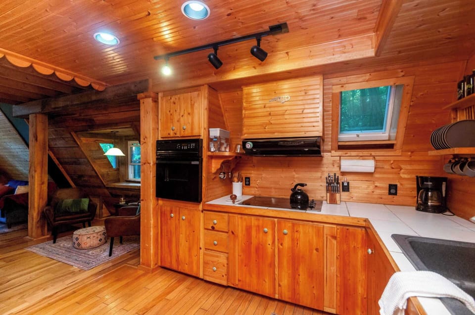 House (2 Bedrooms) | Private kitchen | Fridge, microwave, oven, stovetop