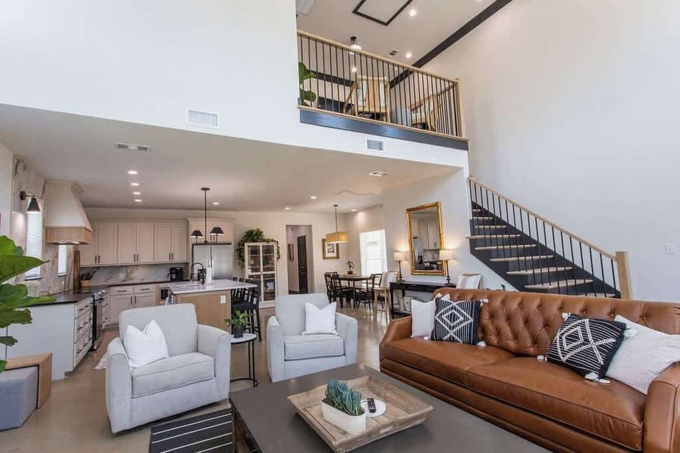 Welcome to this beautifully decorated and appointed vacation home that has everything you need for a wonderful time in Waco.