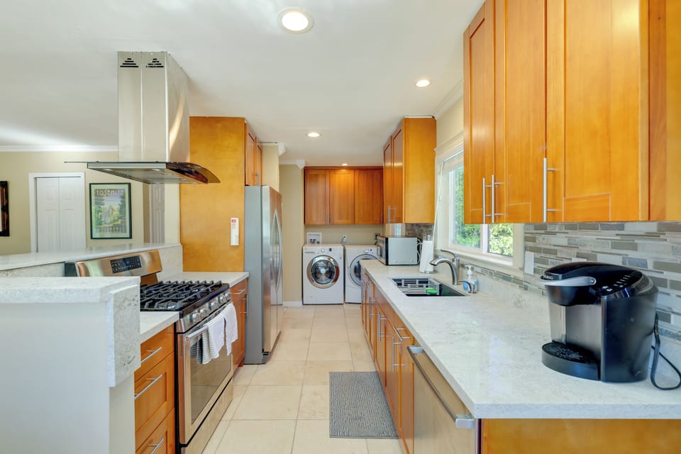 Kitchen | Keurig Coffee Maker | Dishware & Flatware