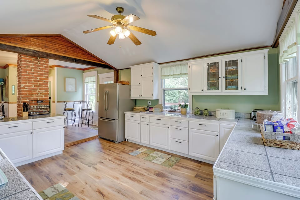 Kitchen (Main House) | Coffee Maker | Cooking Basics