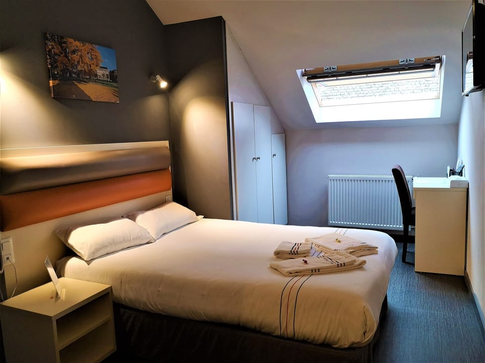 Double Room (Charme) | Desk, soundproofing, iron/ironing board, free cribs/infant beds