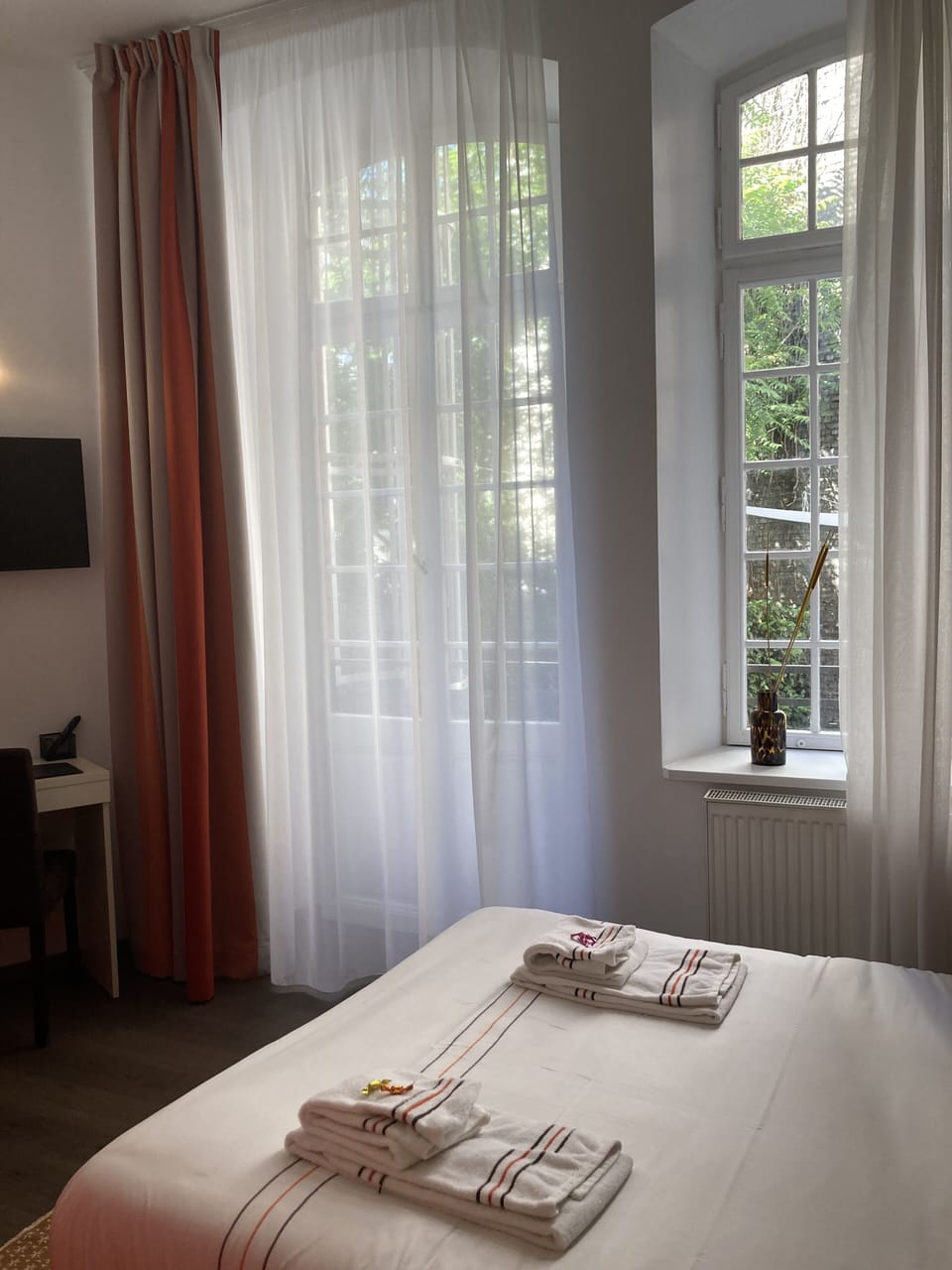 Double Room (Charme) | Desk, soundproofing, iron/ironing board, free cribs/infant beds
