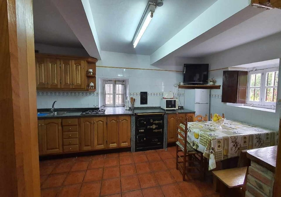 Kitchen or kitchenette,Dining area