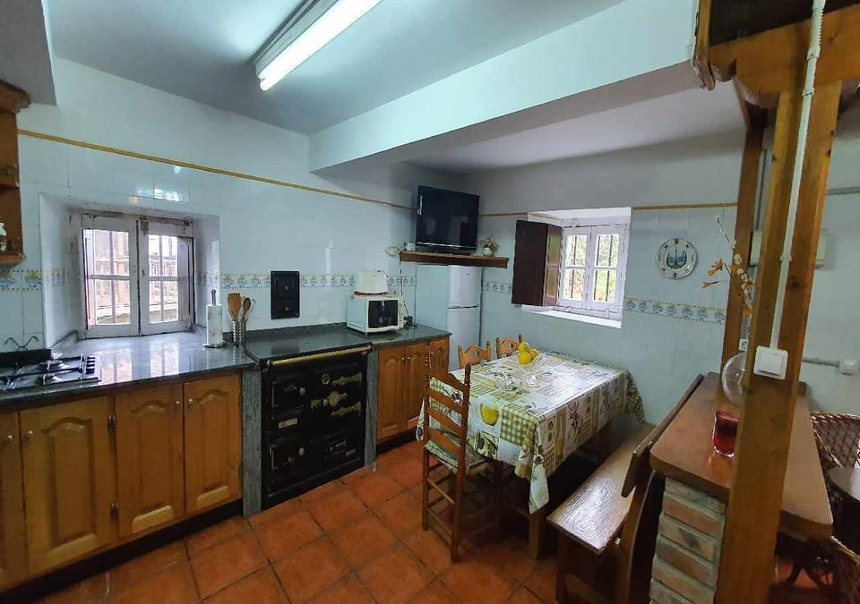 Kitchen or kitchenette,Dining area