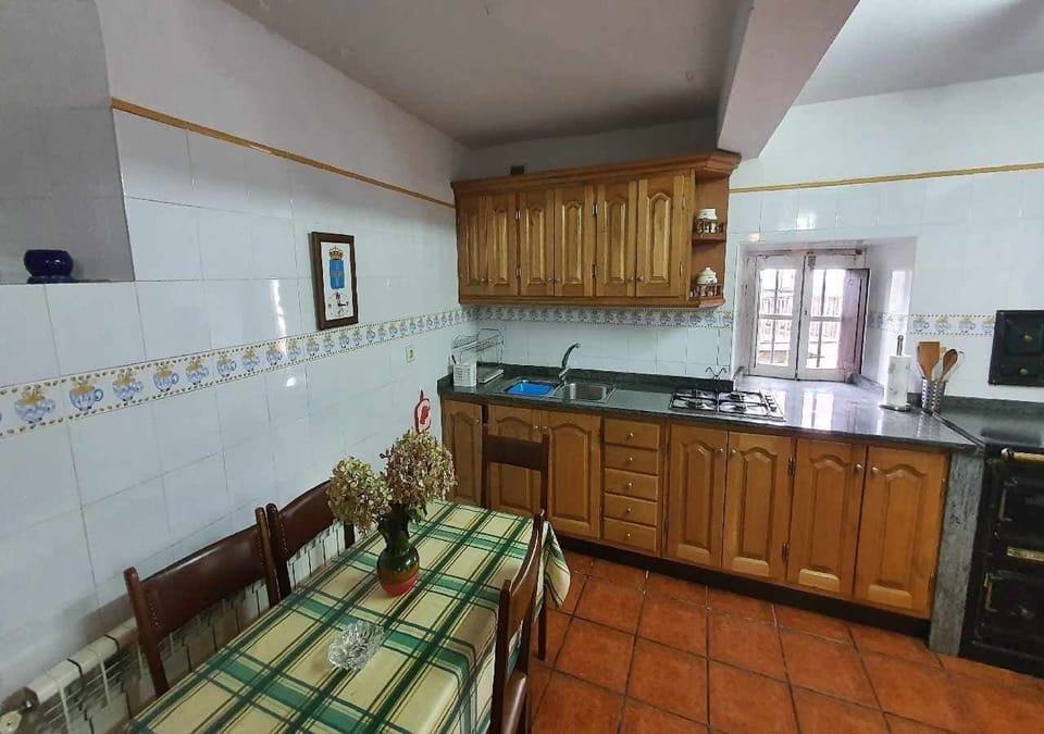 Kitchen or kitchenette,Dining area