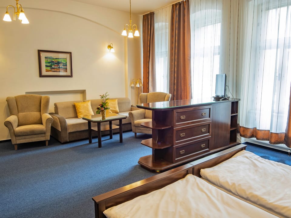 Apartment, Kitchenette (2 Adults) | Desk, free cribs/infant beds, free WiFi