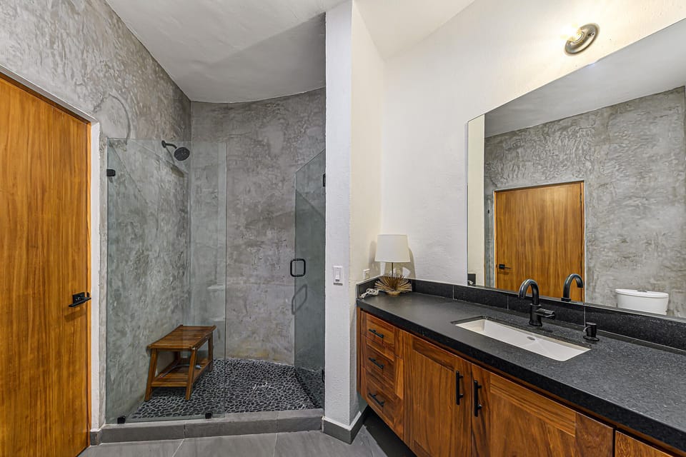 Downstairs full bathroom
