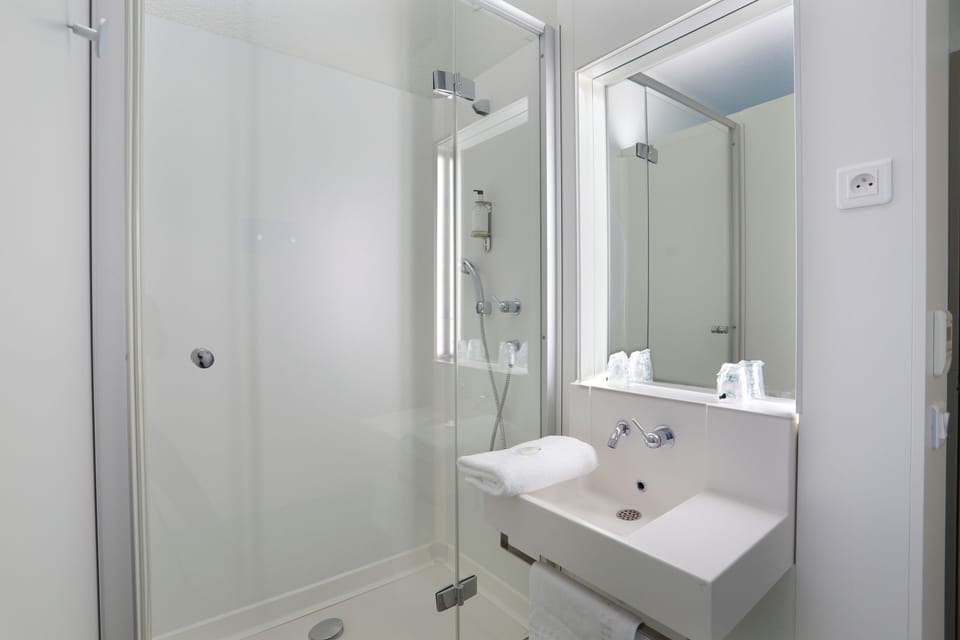 Shower, free toiletries, hair dryer, towels