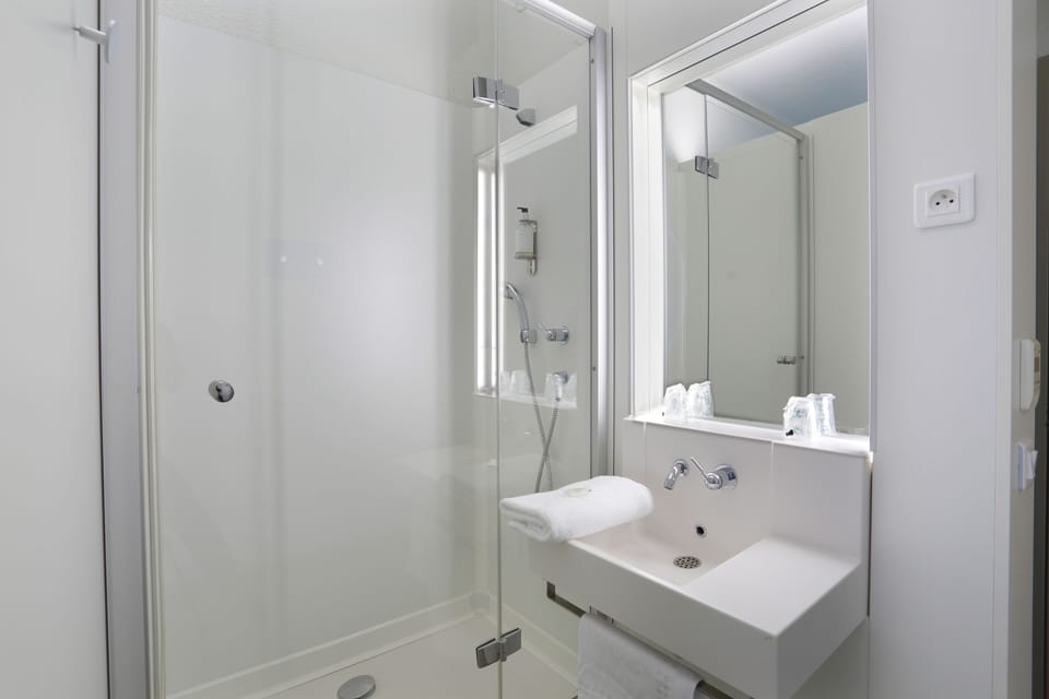 Shower, free toiletries, hair dryer, towels