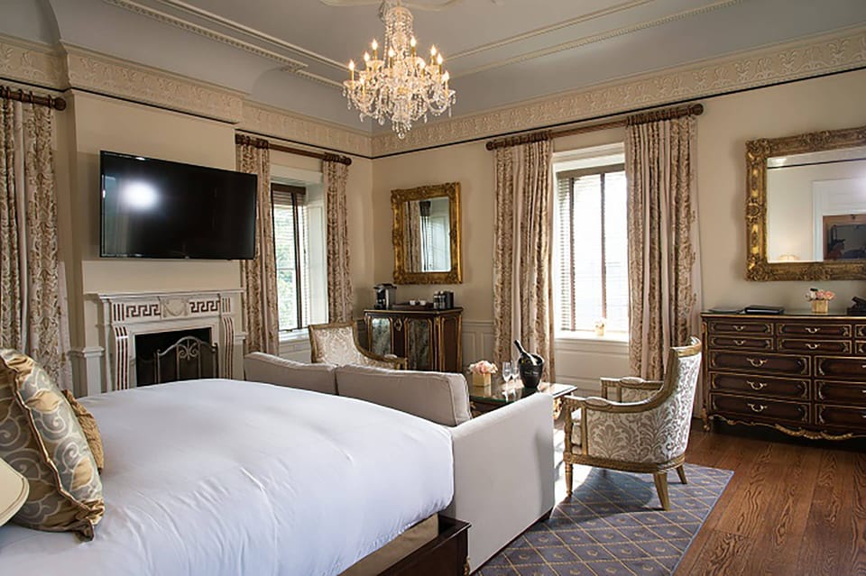 Frette Italian sheets, premium bedding, pillowtop beds, in-room safe