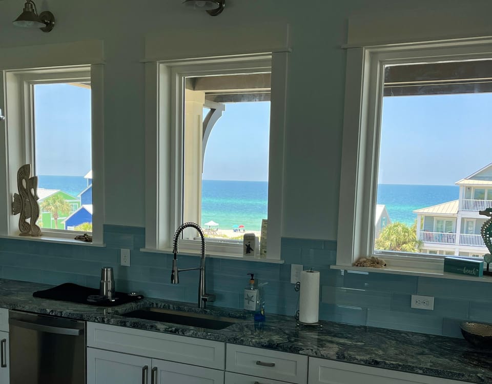House, Multiple Beds (The Sea Life) | Private kitchen