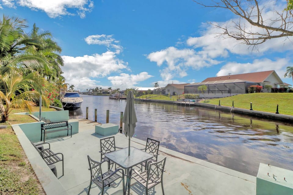 With room to tie up to a 26' boat, the dock offers space to fish, dine, and just enjoy the waterfront.