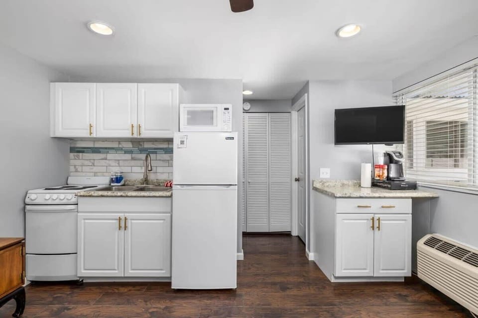 Kitchenette!