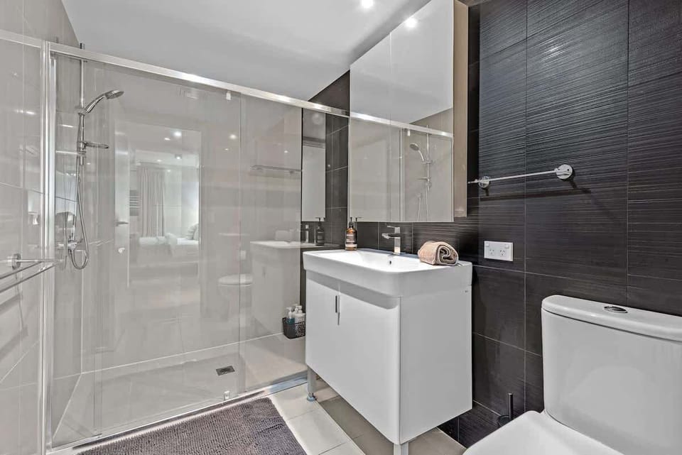 Main bedroom Ensuite...
