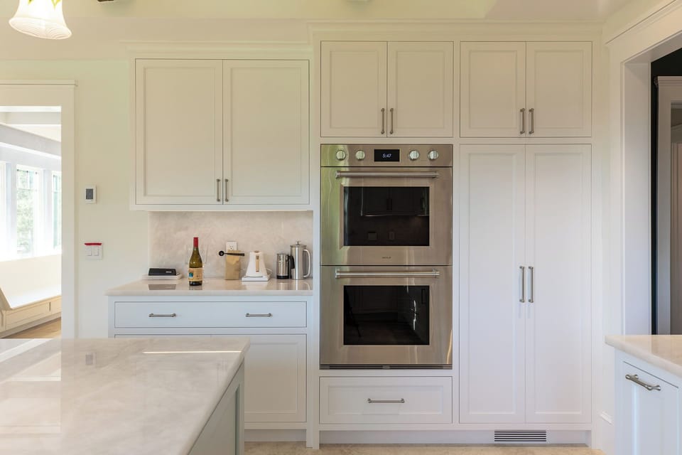 Double decker ovens ensure plenty of space to cook your favorite meals