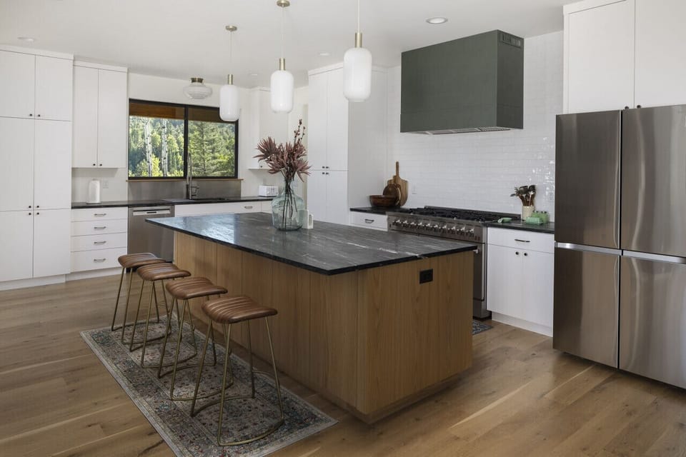 Grand Kitchen Island