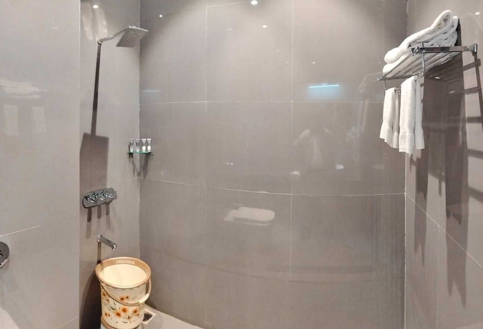 Deluxe Room | Bathroom | Slippers