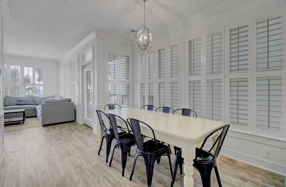 Dining Area, Oceanfront Grand Pavilion