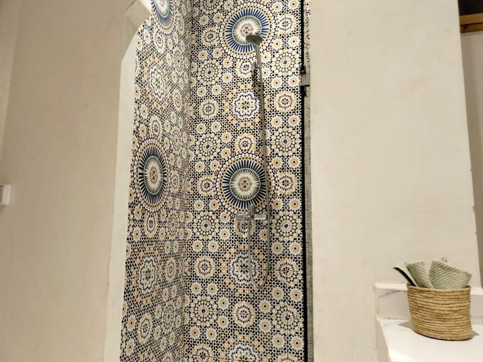 Family Room (Widad) | Bathroom shower
