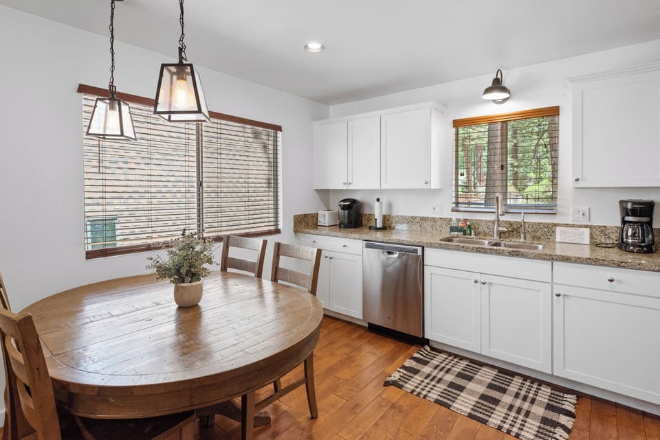 Dining Room/Kitchen - Fully equipped kitchen