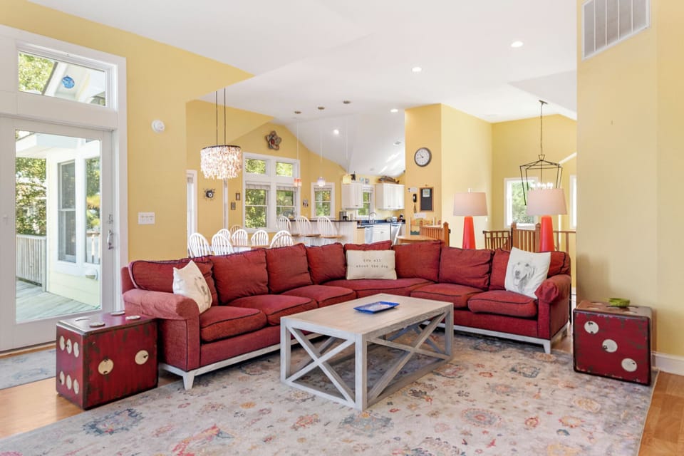 CL547: Animal House | Top Level Living Area