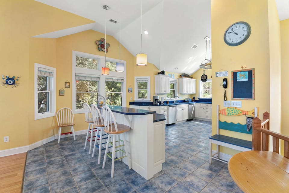 CL547: Animal House | Top Level Kitchen
