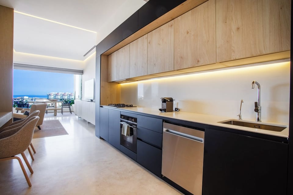 Elegant and fully equipped kitchen